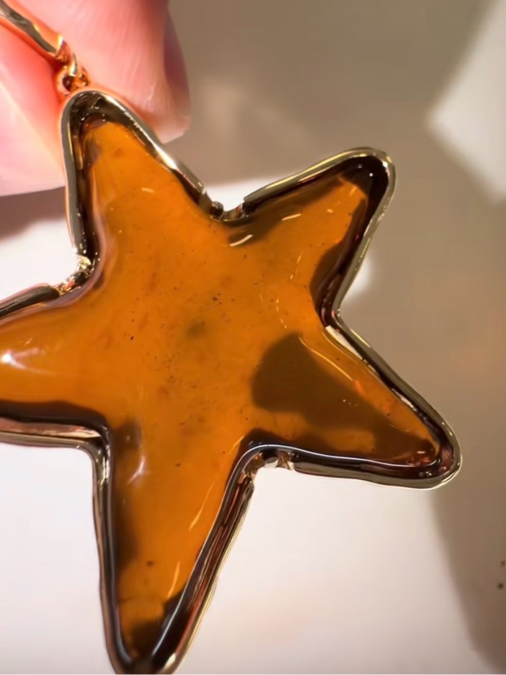 NWT ⚜️🤎⚜️ True To Form Golden Tone Necklace with Amber Star Pendant - Picture 2 of 4